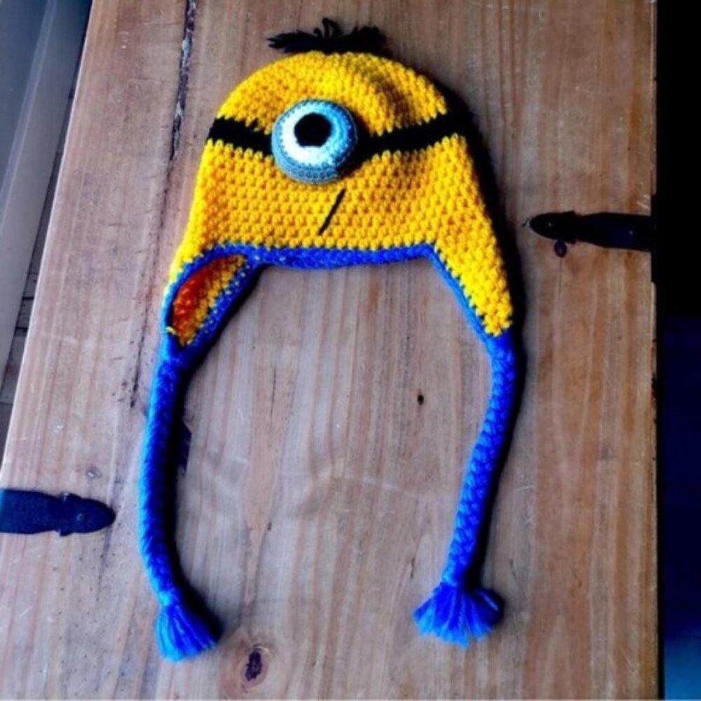 Handmade Minions knit Hat Youth Sz Large